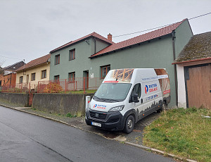 Zateplení stropu zděného rodinného domu pomocí foukané izolace